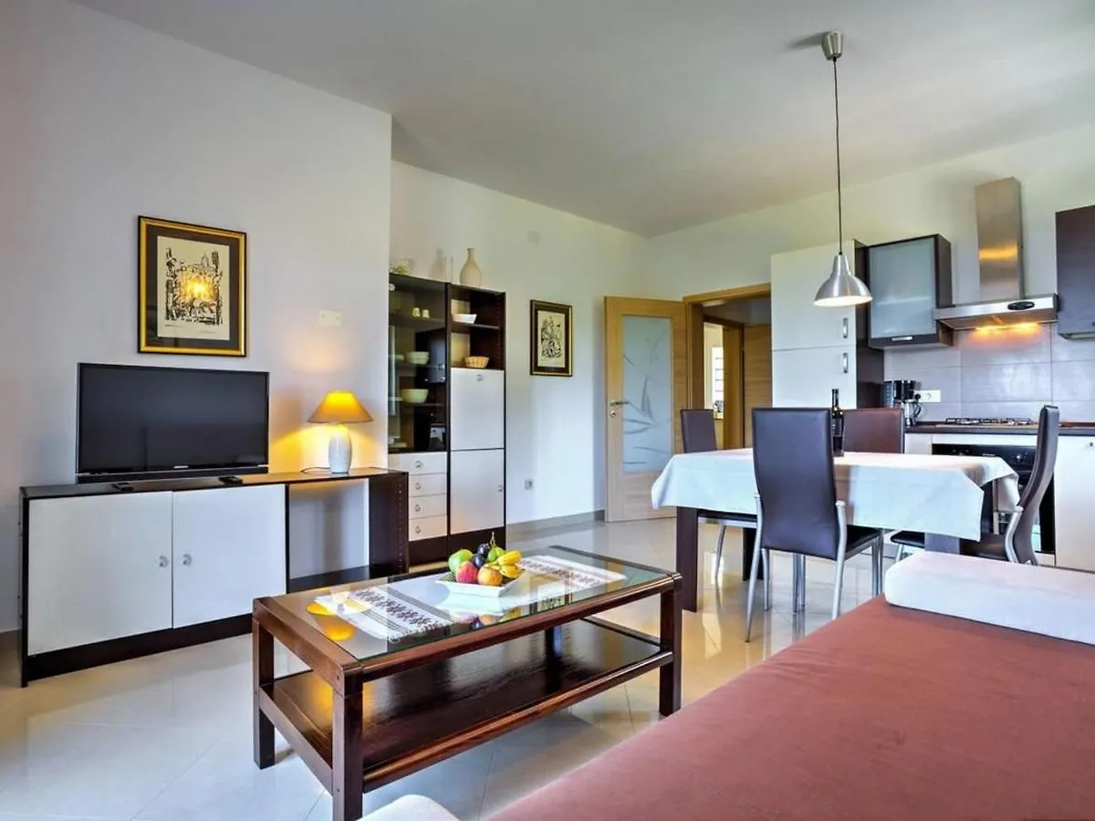 Apartments Villa Tara Brsec