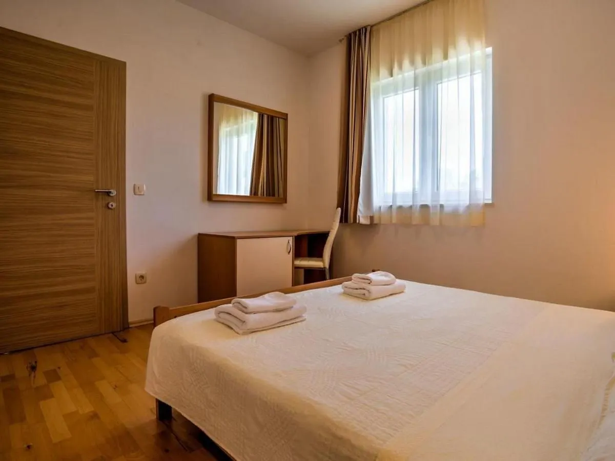 Apartments Villa Tara Brsec